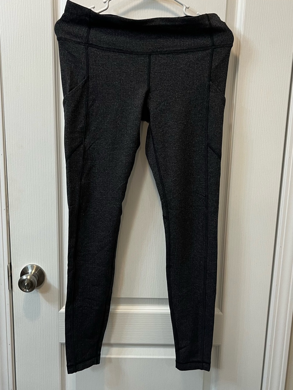 Lululemon Size 8 Black Gray Textured Leggings Side Pockets Zip Pocket